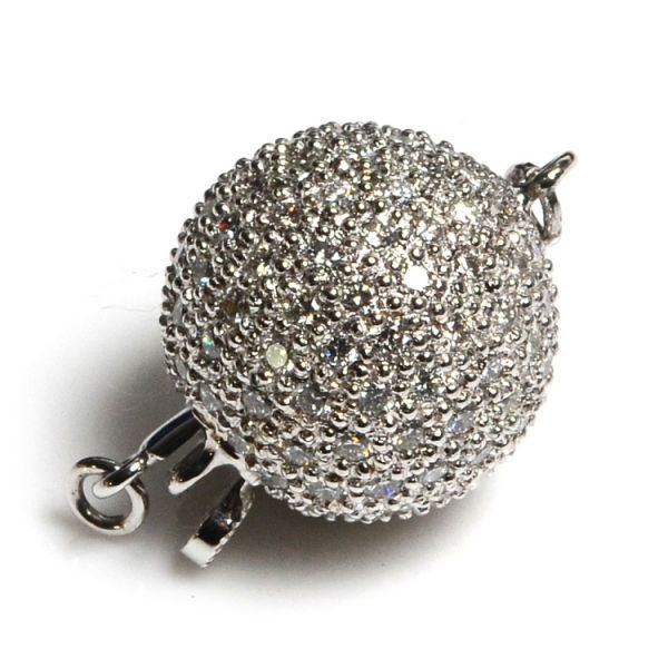 18 ct White Gold and Diamond set ball clasp, Total diamond weight 1.65cts 