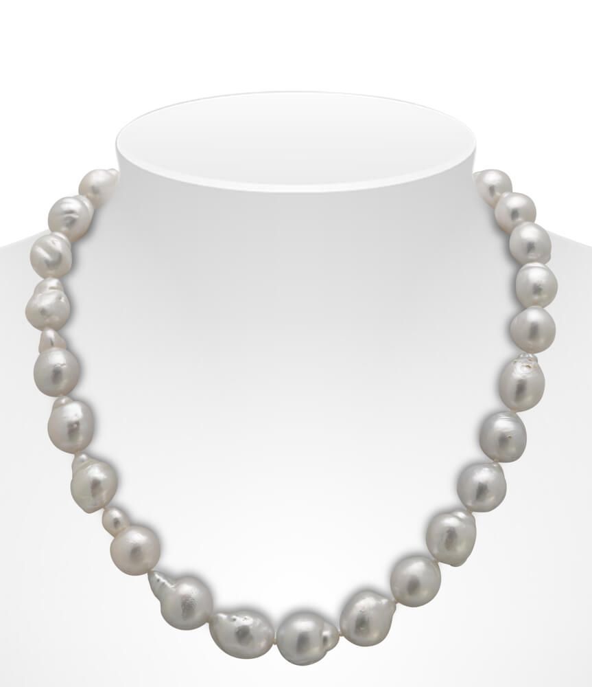 Baroque South Sea Necklace On Bust