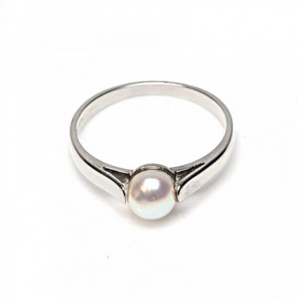 White Gold Freshwater Pearl Ring