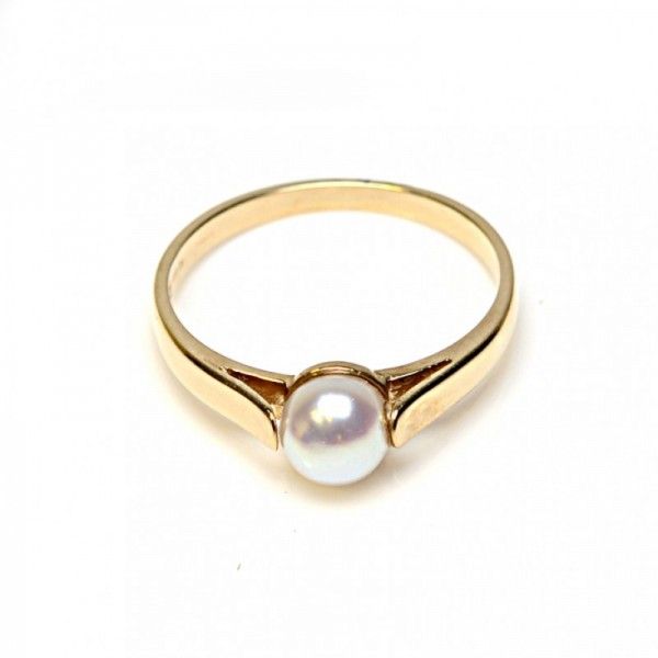 Yellow Gold Freshwater Pearl Ring 