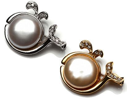 Freshwater Pearl Whale Brooch / Pendant | 18 ct Gold